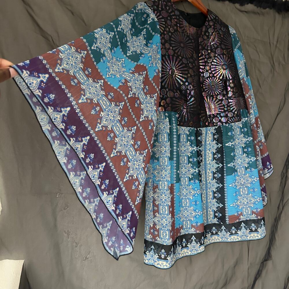 🥶 Anna Sui Blue and Black Boho Pattern Bell Sleeve Tunic Top Size 6 - Picture 3 of 8